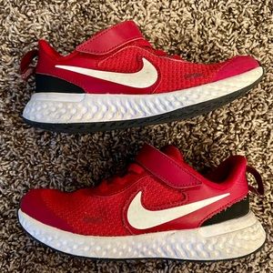 Boys’ Nike Revolution 5